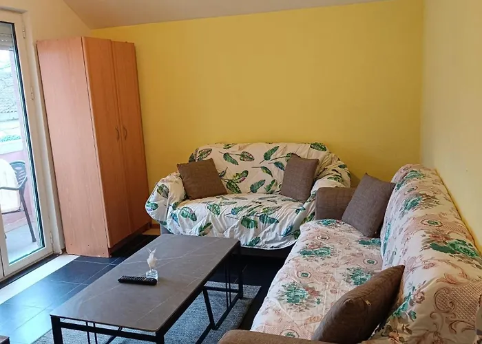 Una Apartments